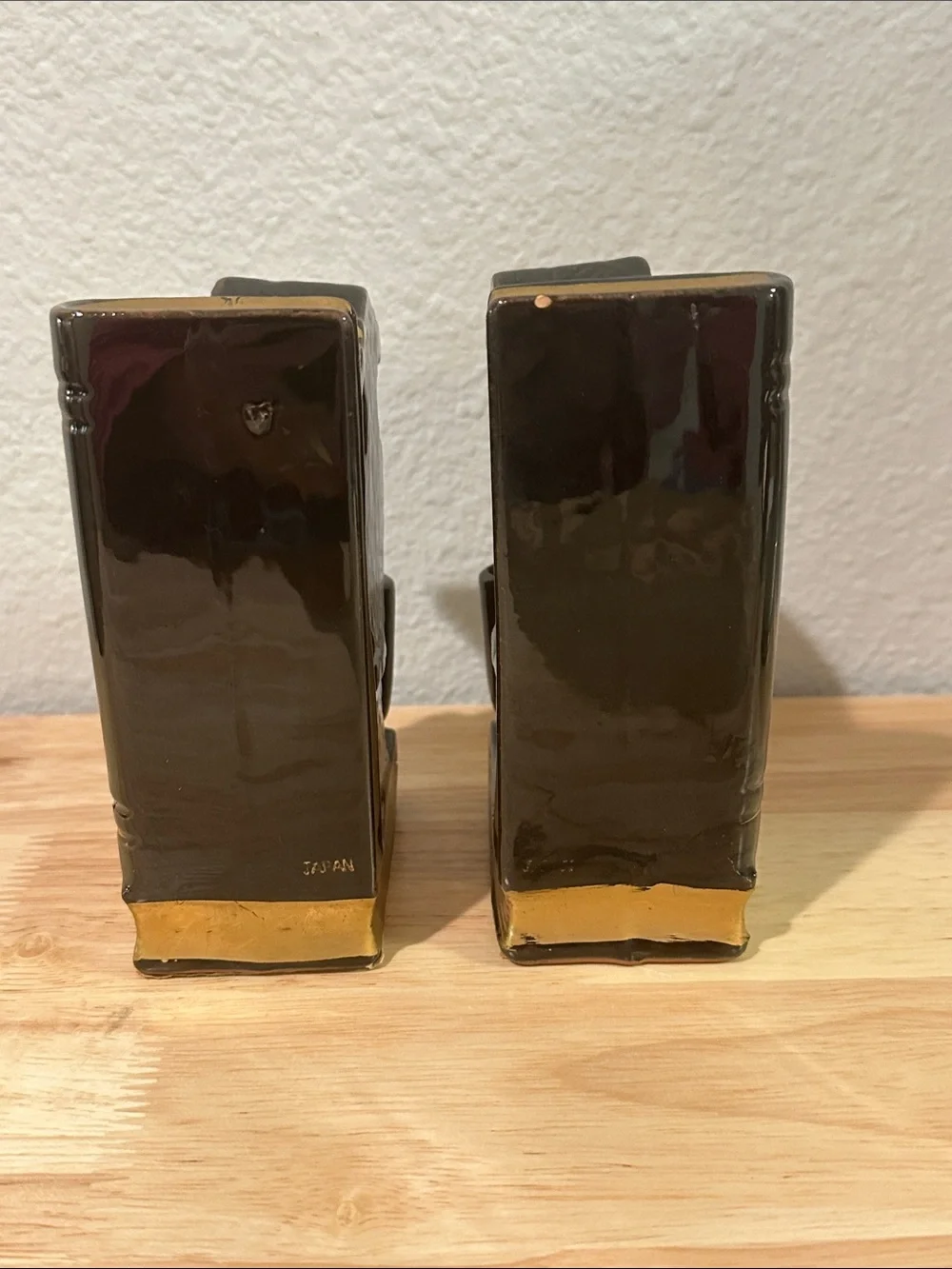 Vintage Mid Century Ceramic Wishing Well Bookends Pen Holders Japan Gold Accent